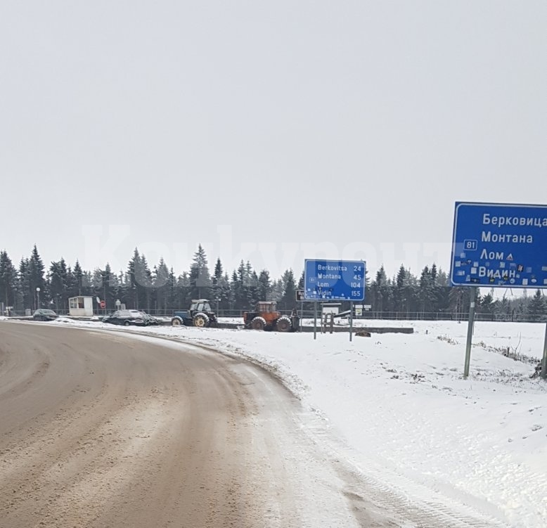 Зимна приказка на Петрохан, пътят е почистен и опесъчен СНИМКИ