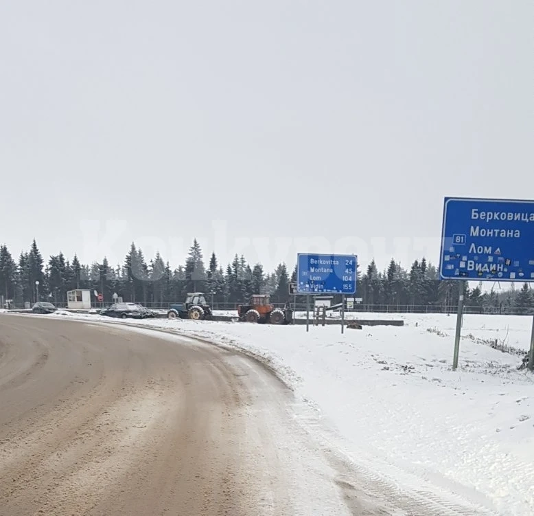 Зимна приказка на Петрохан, пътят е почистен и опесъчен СНИМКИ