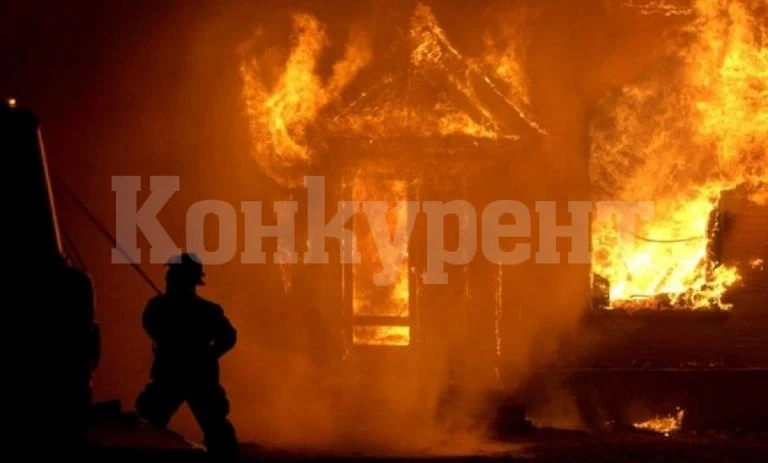Пожар остави без дом семейство с две деца в Петричко 