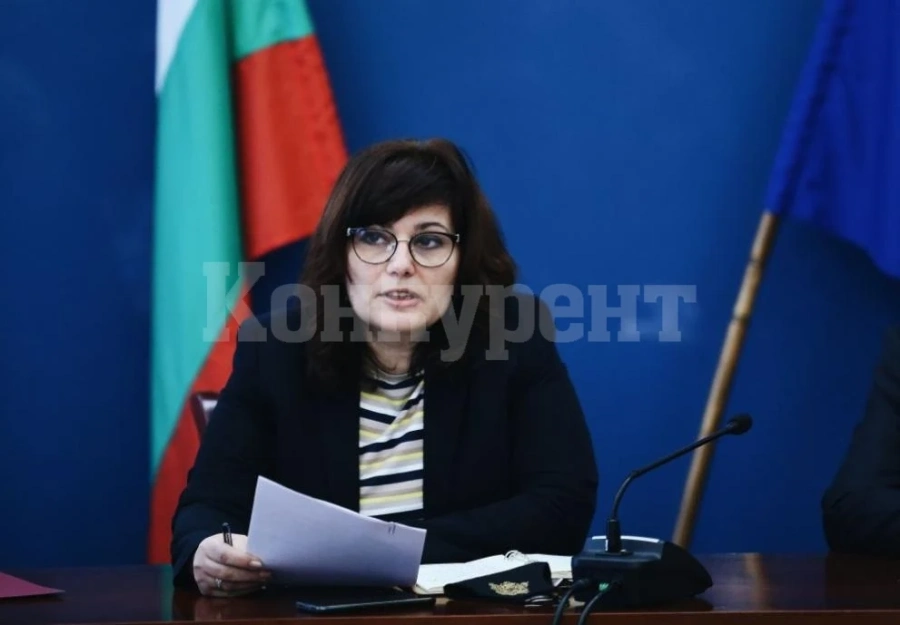 Здравният министър посочи при какви условия ще има нови мерки в страната