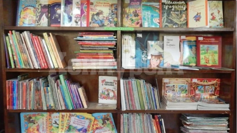 УНИБИТ дари 150 книги на читалището в Антимово