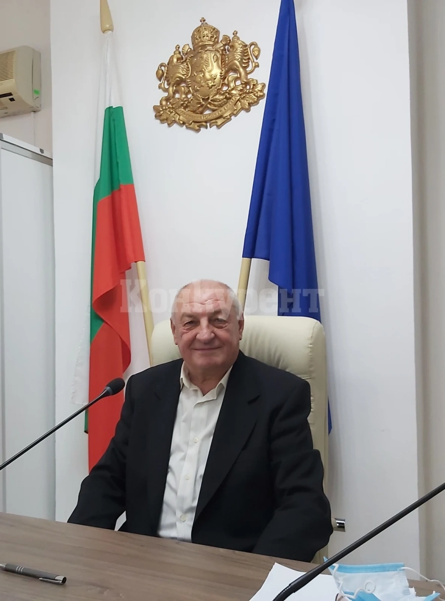 Сълов сдава властта на Стефанов днес
