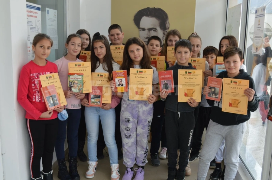Участниците в конкурса „Будители на бъдеще“ получиха награди от община Берковица