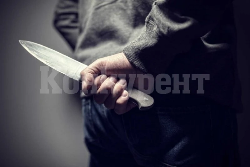 Трима намушкани пред университет в Япония