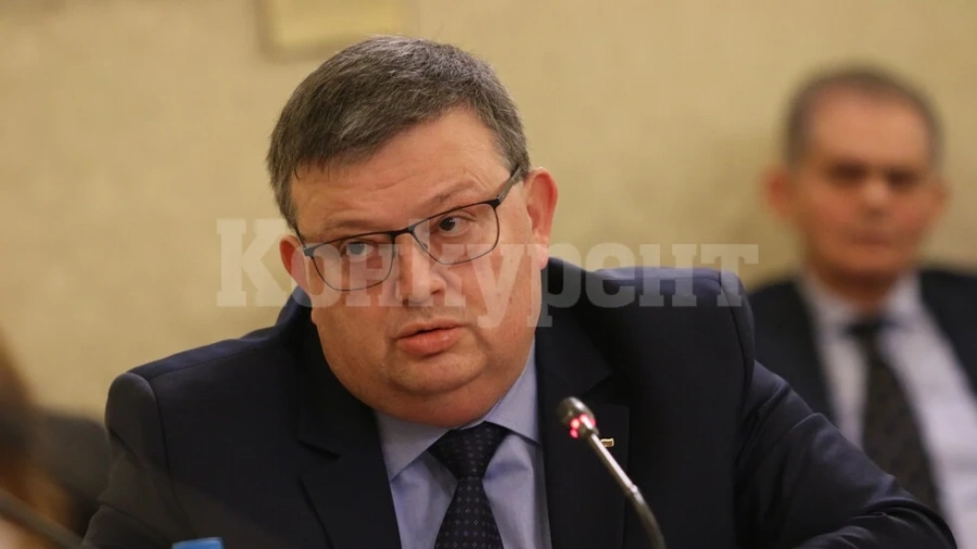 Сотир Цацаров депозира оставката си