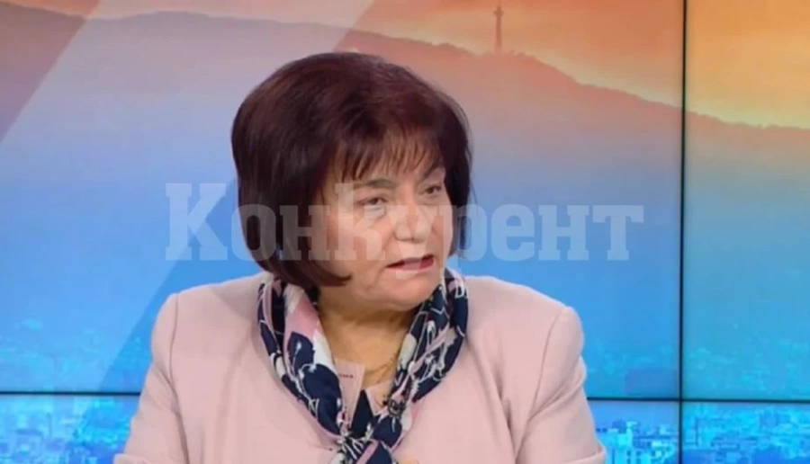 Такева: Настояваме учениците в гимназиален етап да преминат към онлайн обучение