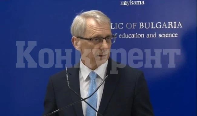 Министърът на образованието казва условията, при които може да учат децата