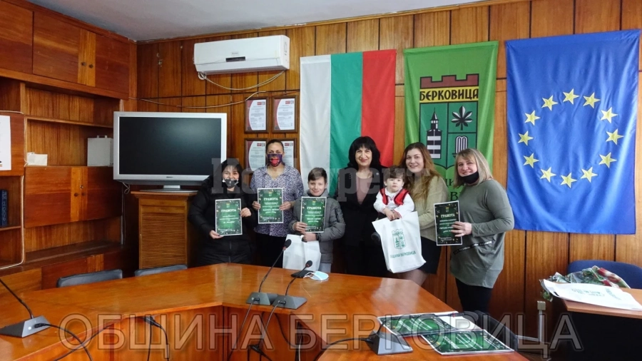Наградиха участниците в конкурса „Коледна магия в Берковица\