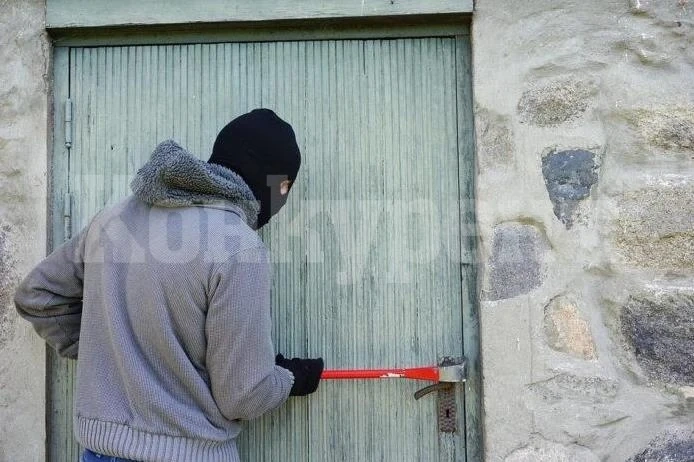 Нагъл апаш задигна мотофреза с ремарке, медна пръскачка и казан от къща във Видинско