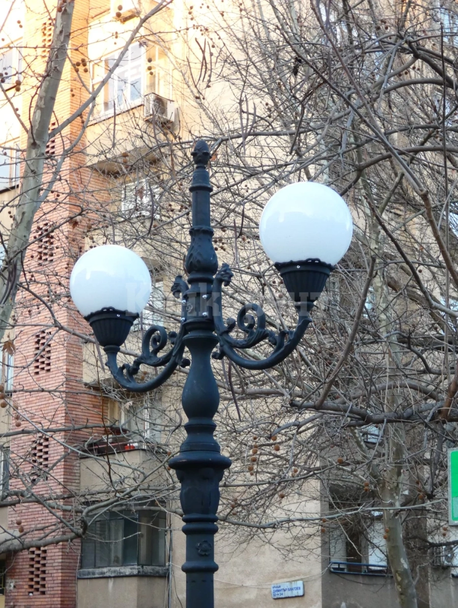 Монтират нови осветителни тела в Лом