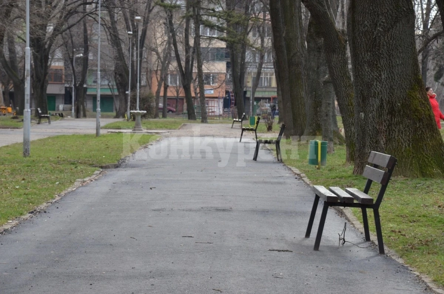 Допълнителни пейки са поставени в парк „Владикина бахча“ СНИМКИ