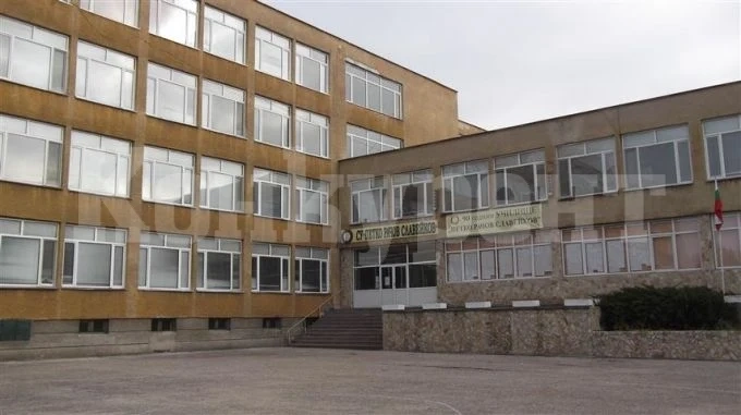 Видински ученици учат онлайн заради болни учители и повредено парно