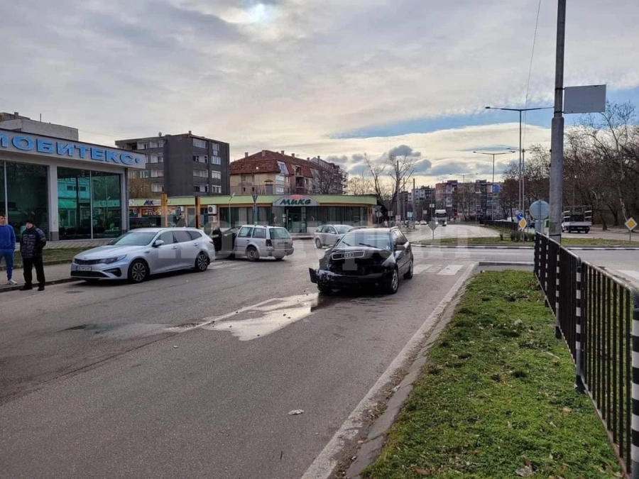 Шофьори се джаснаха на възлов булевард във Видин