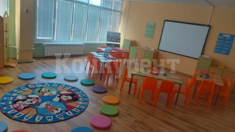 Образователната институция разполага с богата на технологии образователна среда