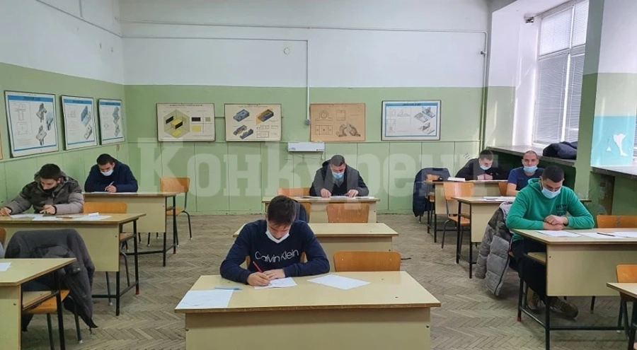 Ученици в надпервара за „Най-добър техник в машиностроенето“