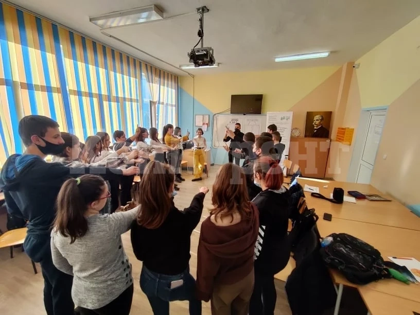 Младежки работници проведоха занятие, част от кампанията „Заедно можем без омраза\