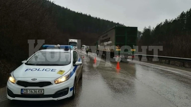 Камион аварира на пътя Видин - Монтана