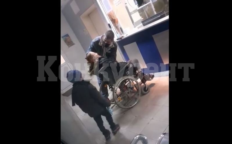Ужасяващо! Жена почина пред очите на детето си, докато чака в спешното във Враца СНИМКИ и ВИДЕО