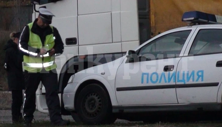 Пиян спретна зрелищна каскада с влекач в двора на фирма в Монтана