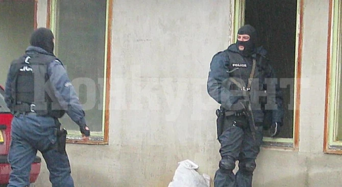 Арестуваха муле на телефонни измамници в Монтанско