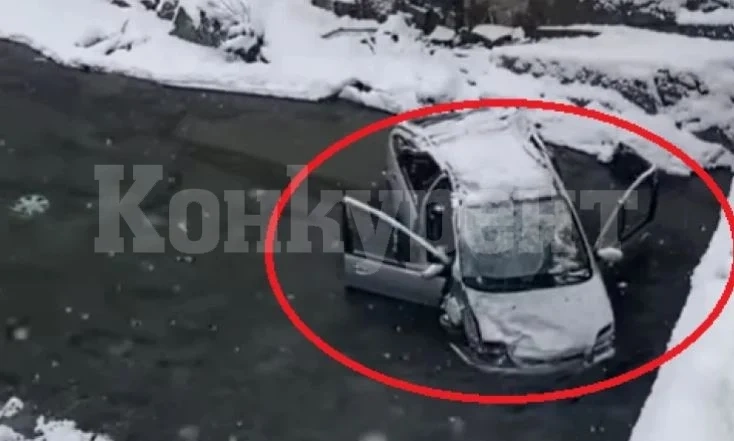 Кола полетя в река Вит
