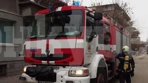 Огнеборците гасиха запалени отпадъци, треви и контейнери за смет