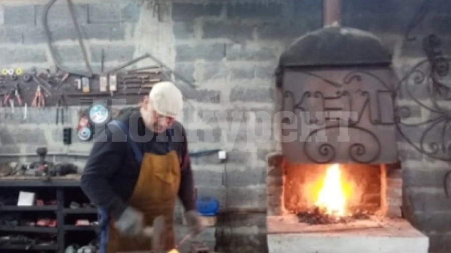 Майстор-ковач от Монтанско предлага благотворително своя пластика