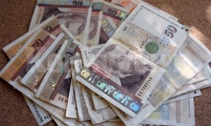 Джобовете ни пълни с банкноти от 50 и 100 лева! Ето защо