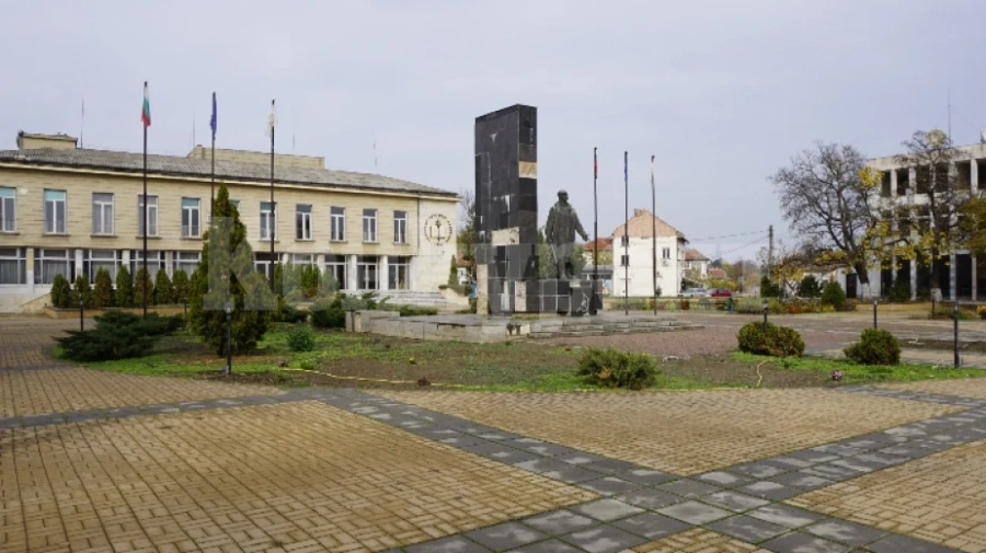 Реставрираха паметника на Васил Воденичарски в Хайредин