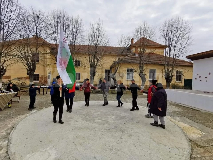 Депутатът Кръстев заряза лозите в Бъркачево СНИМКИ