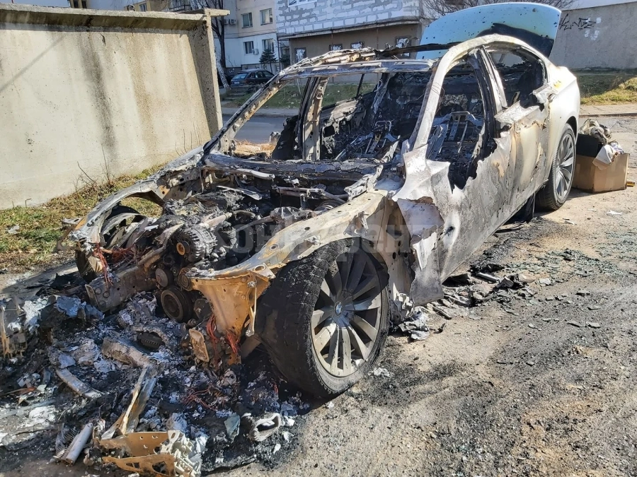 Огнена вендета! Драснаха клечката на „БМВ“ във Враца СНИМКИ