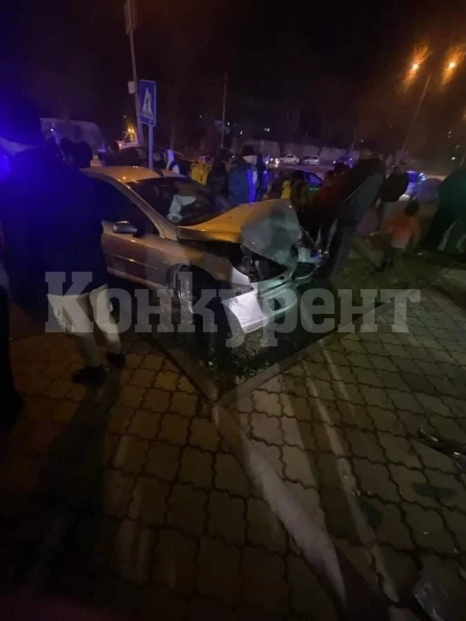 4 коли се нанизаха на кръстовище във Видин, щетите са огромни СНИМКИ