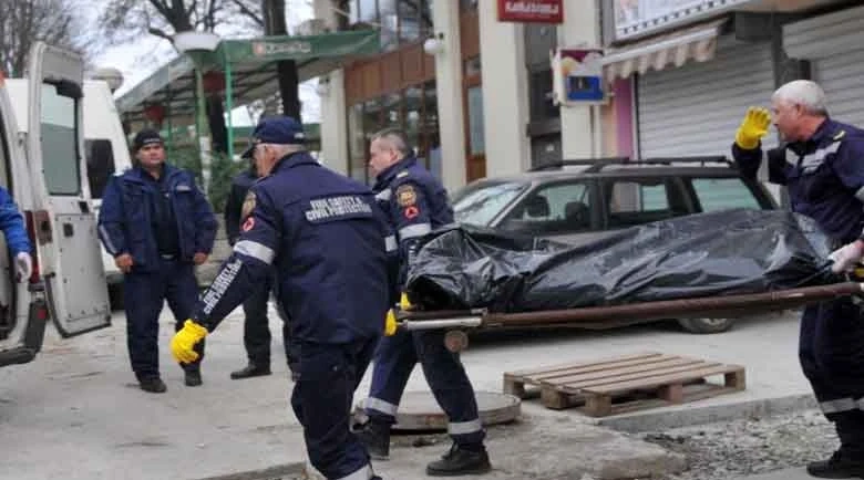 Трагедия! 25-годишен се обеси у дома си