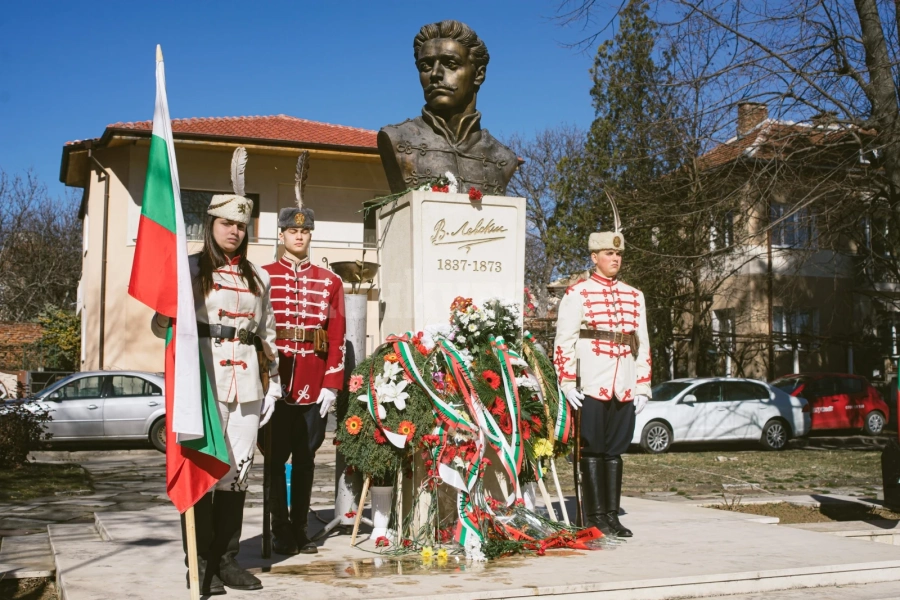 Мездра почете паметта на Апостола на свободата Васил Левски СНИМКИ