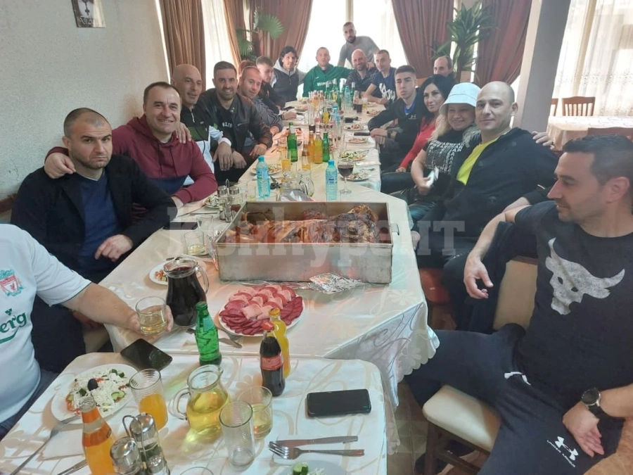 Банкет с печено прасенце за шампиона на Врачанско след победа над първенеца на Монтанско /Снимки/