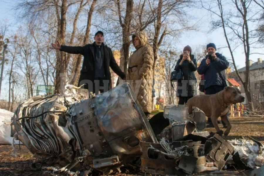 Снаряд падна върху жилищен блок в Харков