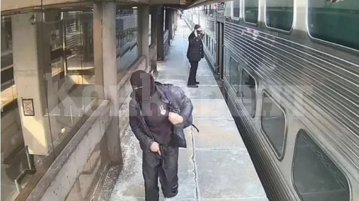 Майка видя снимка на сина си в полицейска сводка и лично го заведе в участъка