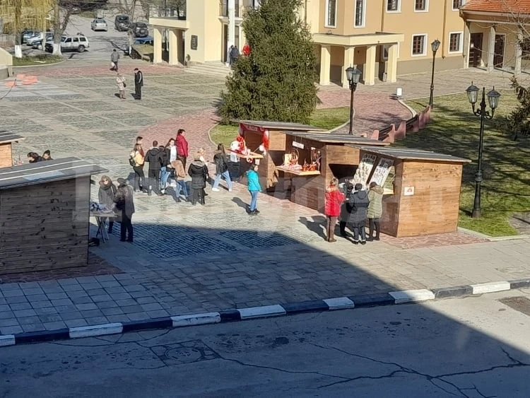 Традиционният първомартенски базар в Оряхово отвори врати