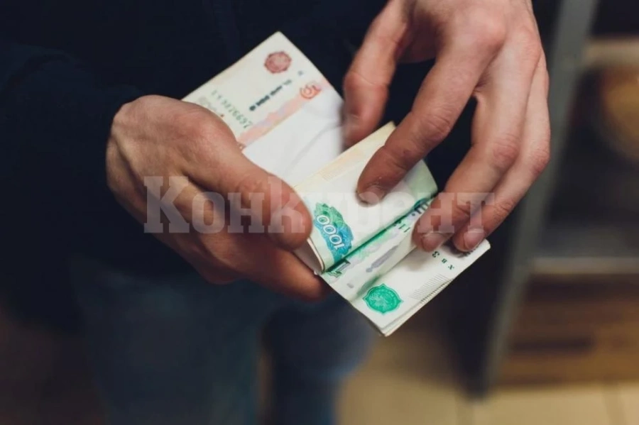 Руската рубла се срина с почти 30% след последните санкции