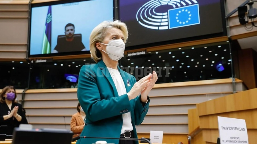 Европарламентът обсъжда случващото се в Украйна, посрещнаха Зеленски като герой