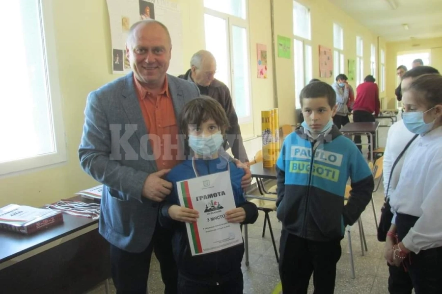 В Дреновец играха шах в чест на 3 март СНИМКИ