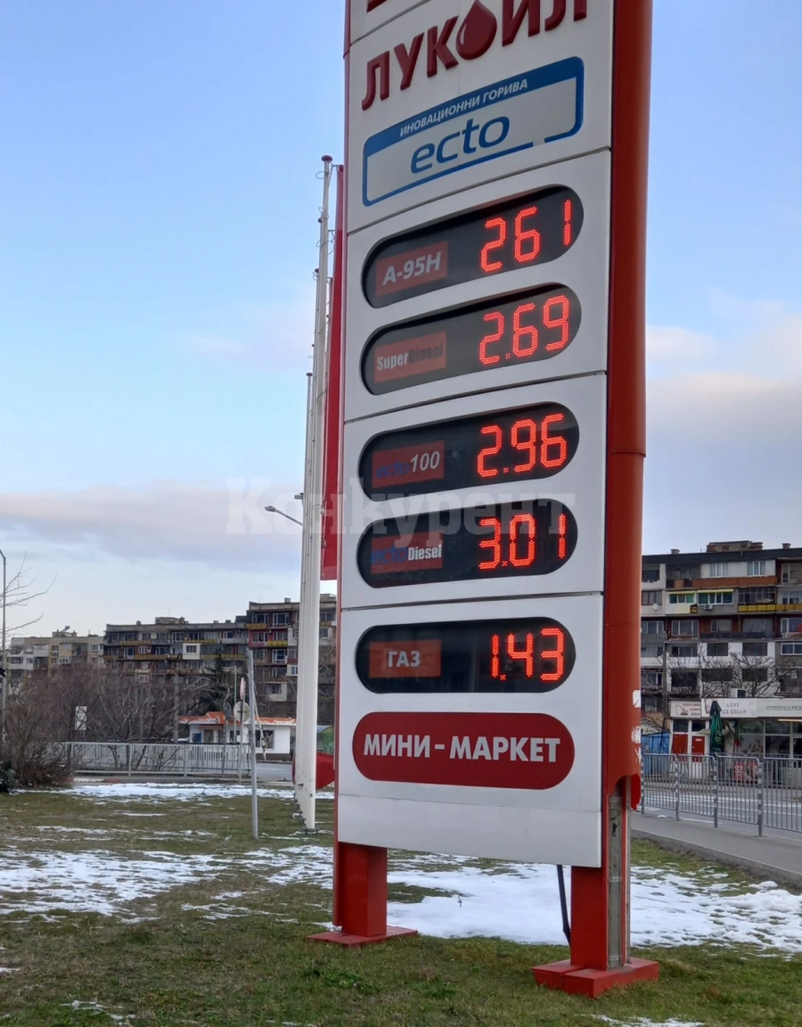 Пак странни случки на бензиностациите, хората питат: Заредихте ли снощи евтиното гориво?