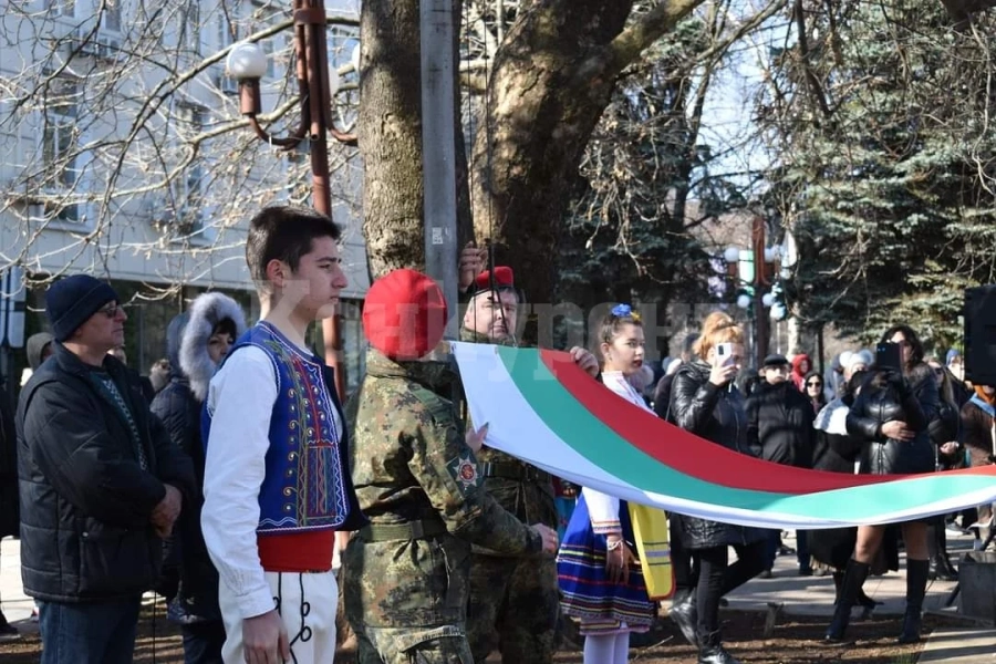 В Монтана стотици се поклониха пред загиналите за Освобождението