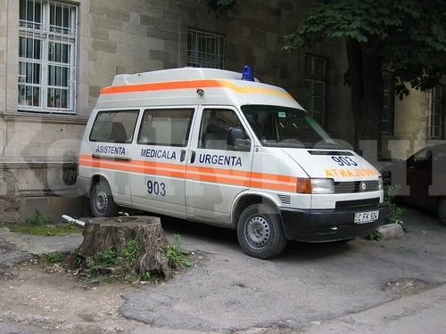 Къркан шофьор отнесе бронята на линейка при странна катастрофа