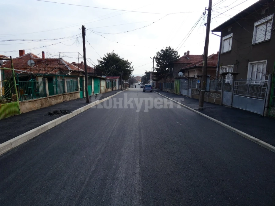 В Лом продължава ударно ремонтът на улиците СНИМКИ