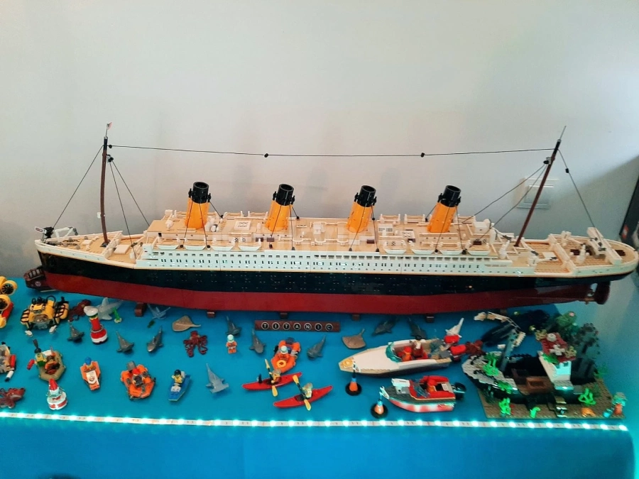 Невръстен колекционер подреди изложба на конструктори LEGO в „Калето“ - Мездра