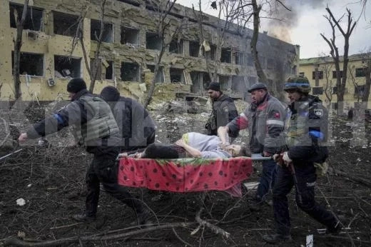 Бомбардировки над Житомир, поразени са две болници