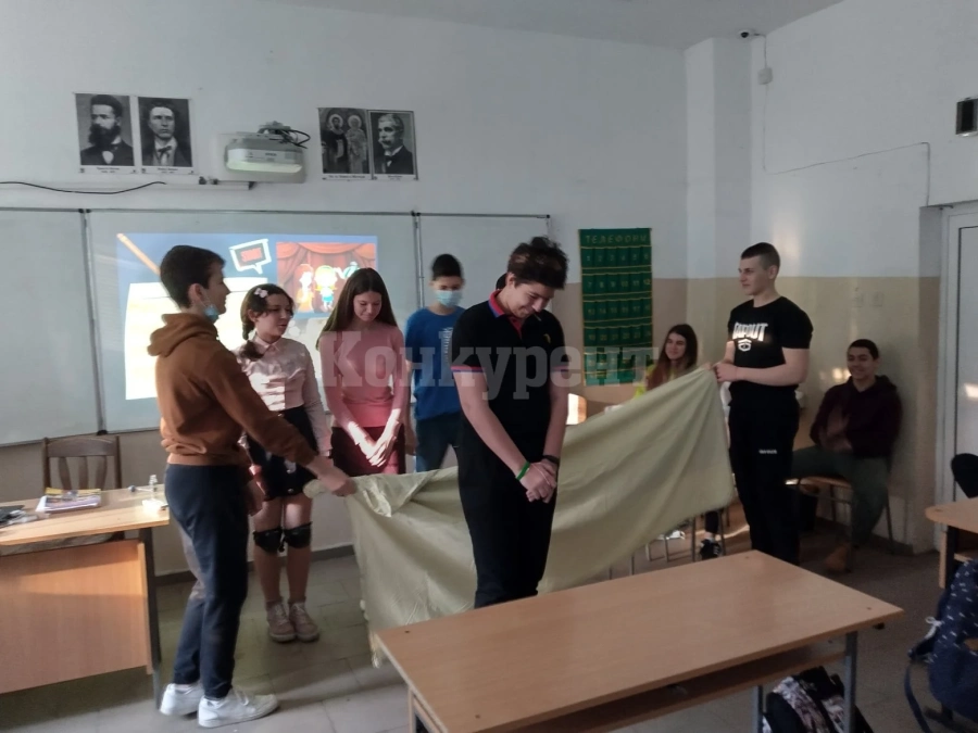Ученици от Козлодуй „пътуваха“ смело в различни епохи СНИМКИ