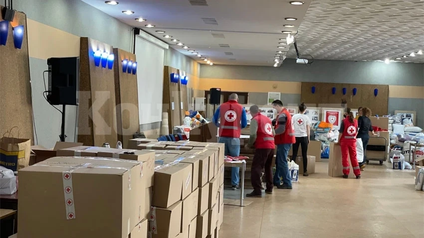 В БЧК - Мездра постъпиха първите дарения в кампанията за подпомагане на пострадалите от войната в Украйна