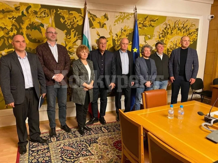 Георги Георгиев обсъди важни проблеми със строителите